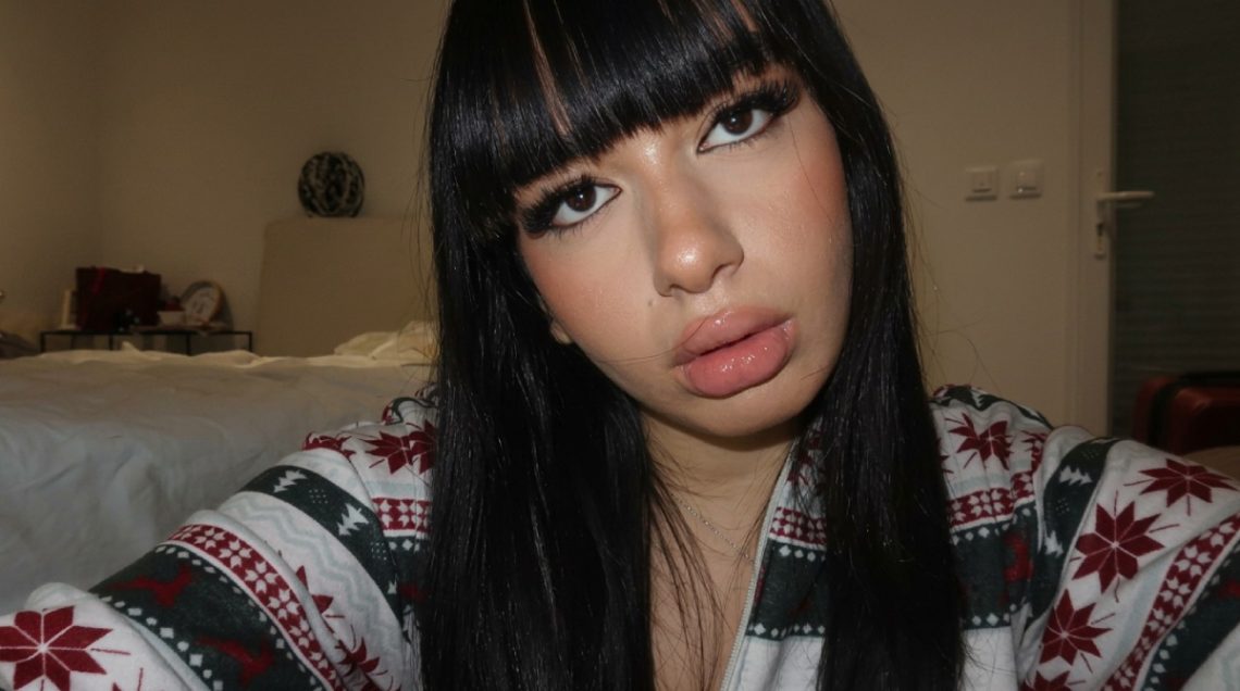 Swag Makeup, Decoded The 2026 Aesthetic Behind Smudged Eyes and Real Skin Swag Makeup, Decoded The 2026 Aesthetic Behind Smudged Eyes and Real Skin